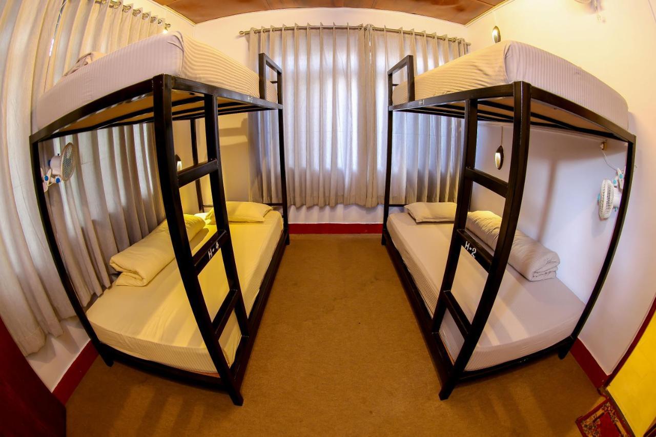 Gaurishankar Backpackers Hostel Покхара Экстерьер фото